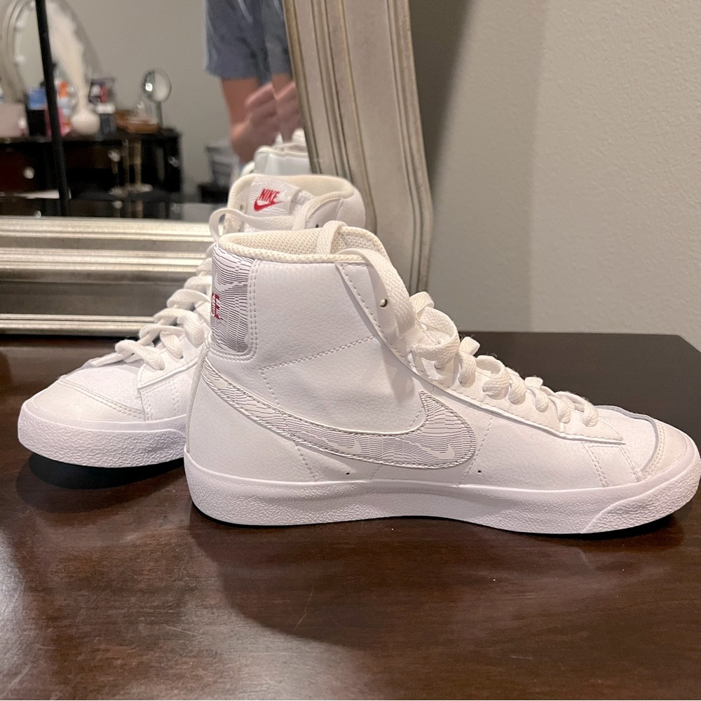 - NIKE BLAZERS -